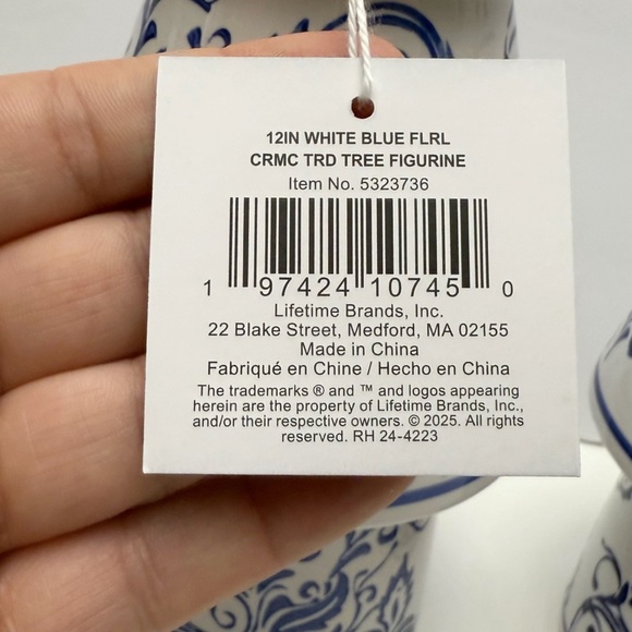 Mikasa Set of 2 Ceramic Blue White Chinoiserie Design Ceramic Christmas Trees - Picture 5 of 6